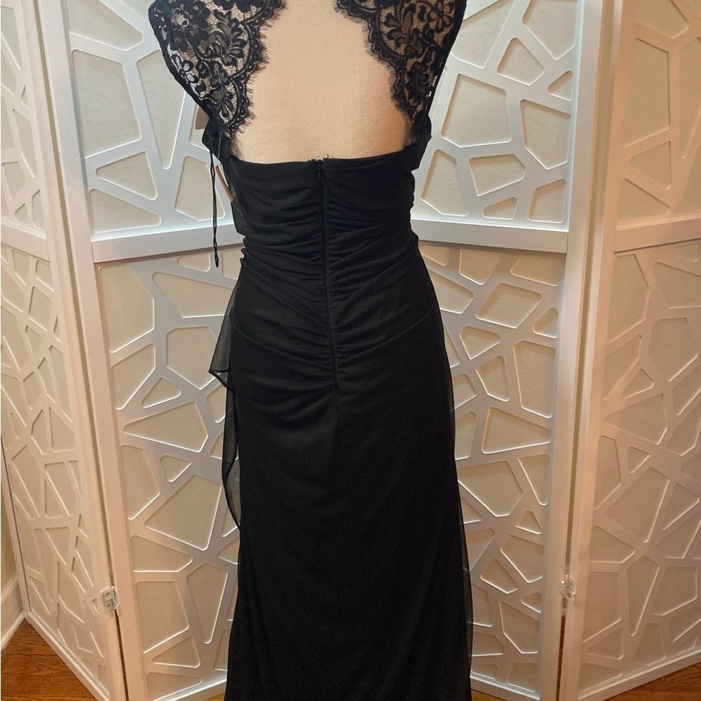 Elegant Black Evening Gown - Picture 2 of 3